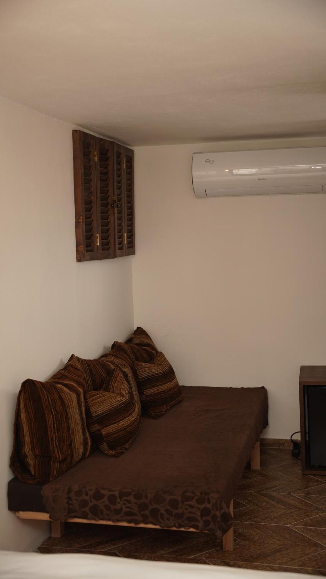 Relax Inn Korça Exteriör bild