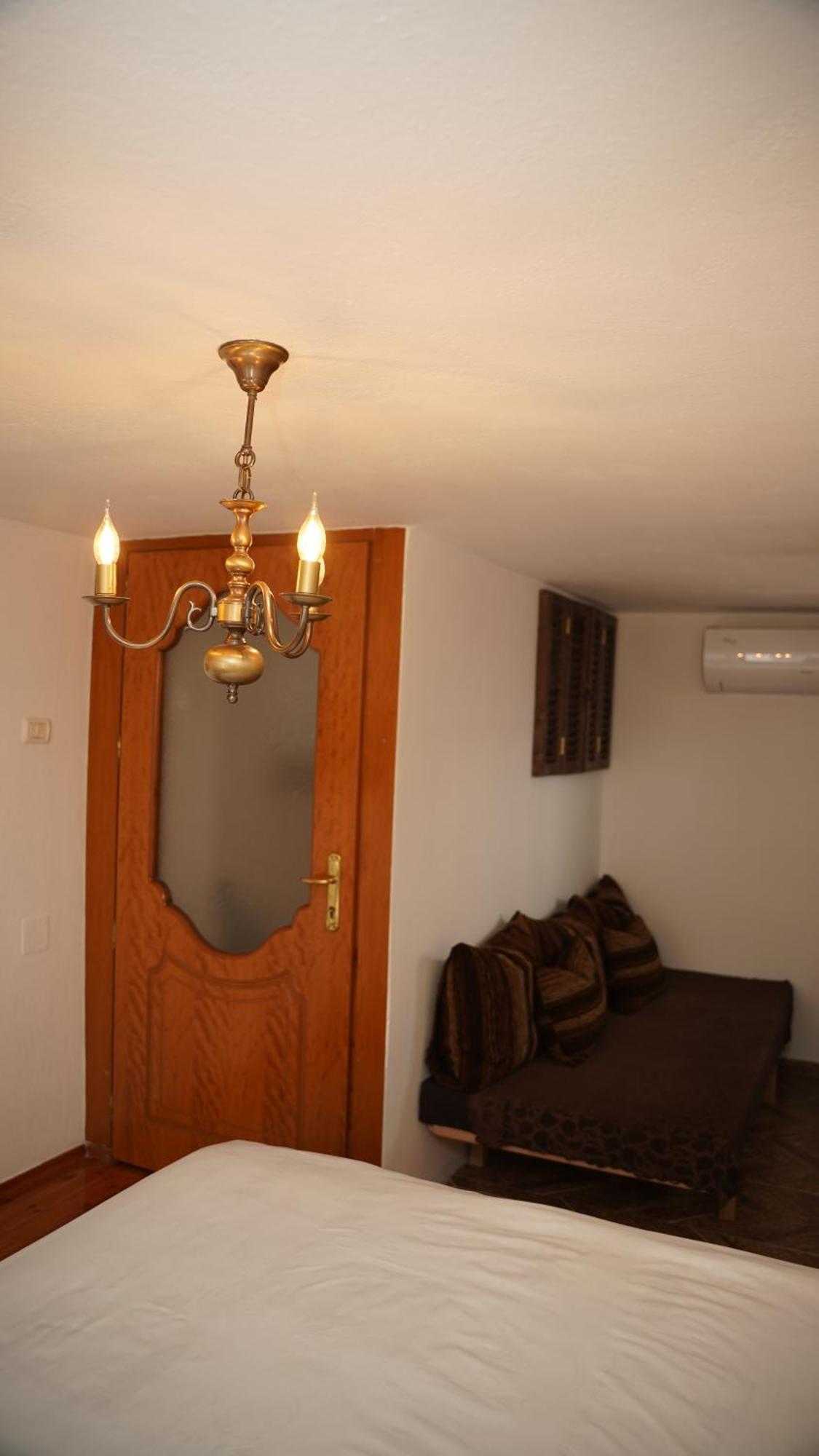Relax Inn Korça Exteriör bild