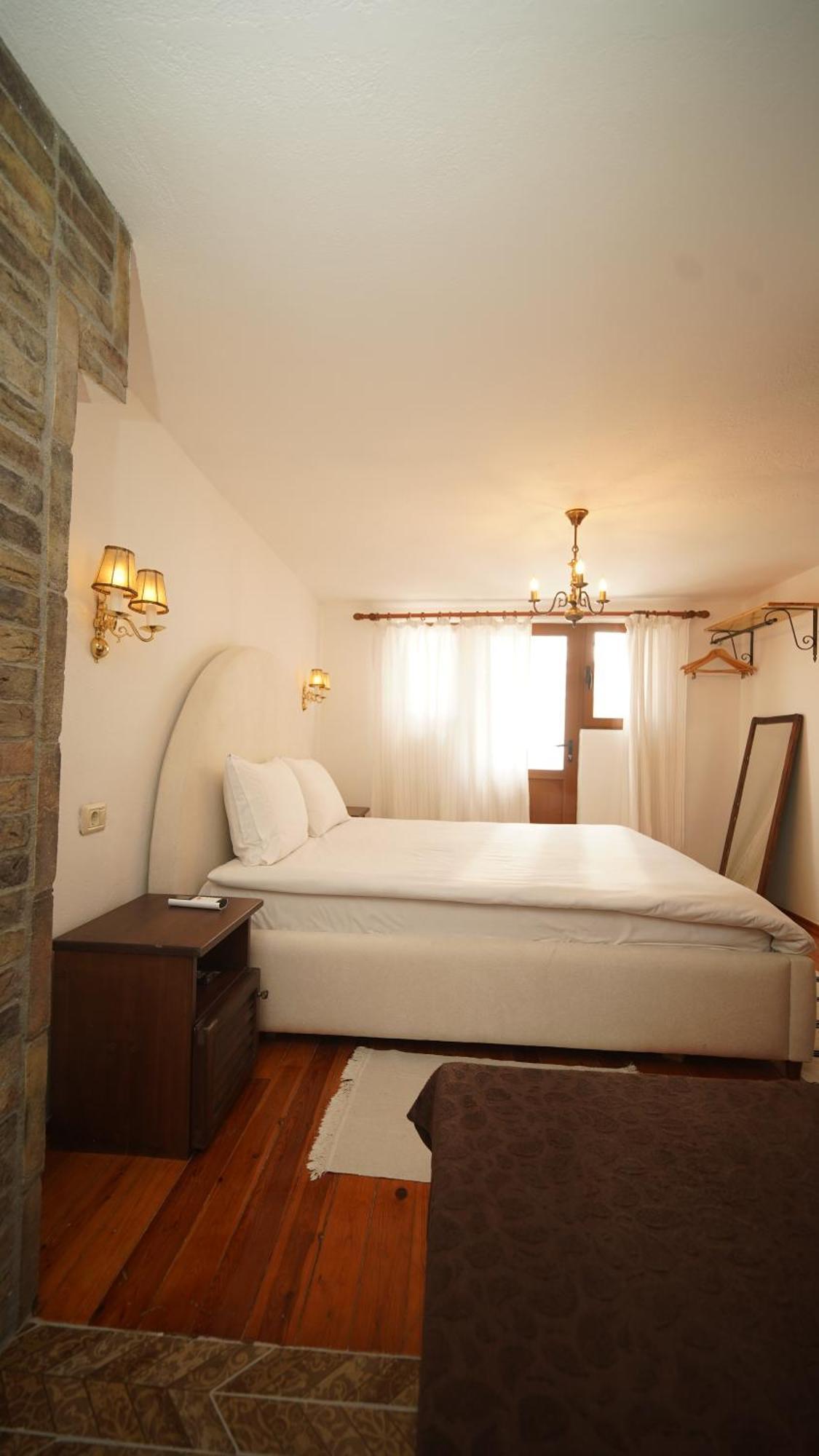 Relax Inn Korça Exteriör bild